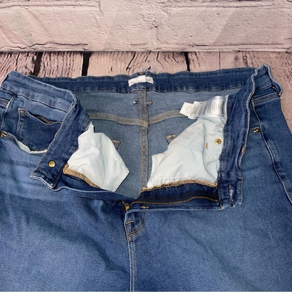 Good American distressed jeans size 24 - Picture 2 of 4